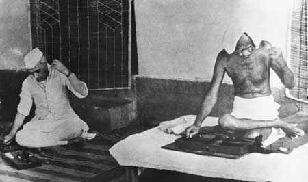 Gandhji Spinning in unison with Pandit Nehru, Bhangi coloney, Delhi, 1946..jpg